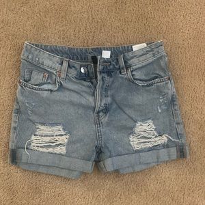 H&M light wash denim shorts